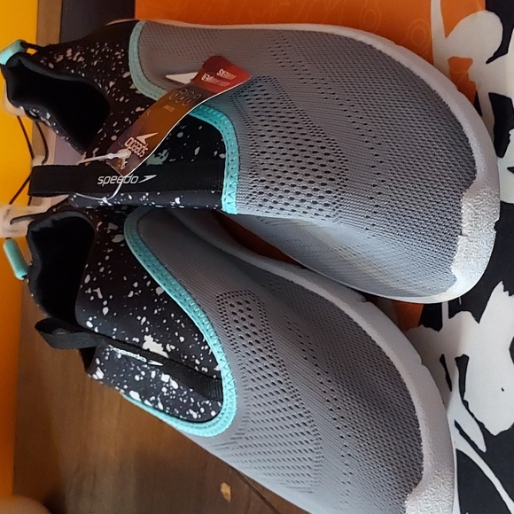 💚2/$20 or 4/$30 Speedo NWT Women's size Large Swim Shoes size 9/10 - Picture 1 of 3